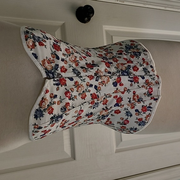 Small White Foral Corsette - Picture 2 of 4